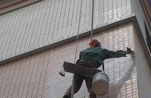 和田地卫生间漏水维修公司分享下和田地外墙防水的必要性。